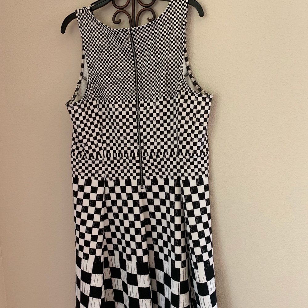 Dress - Picture 3 of 4